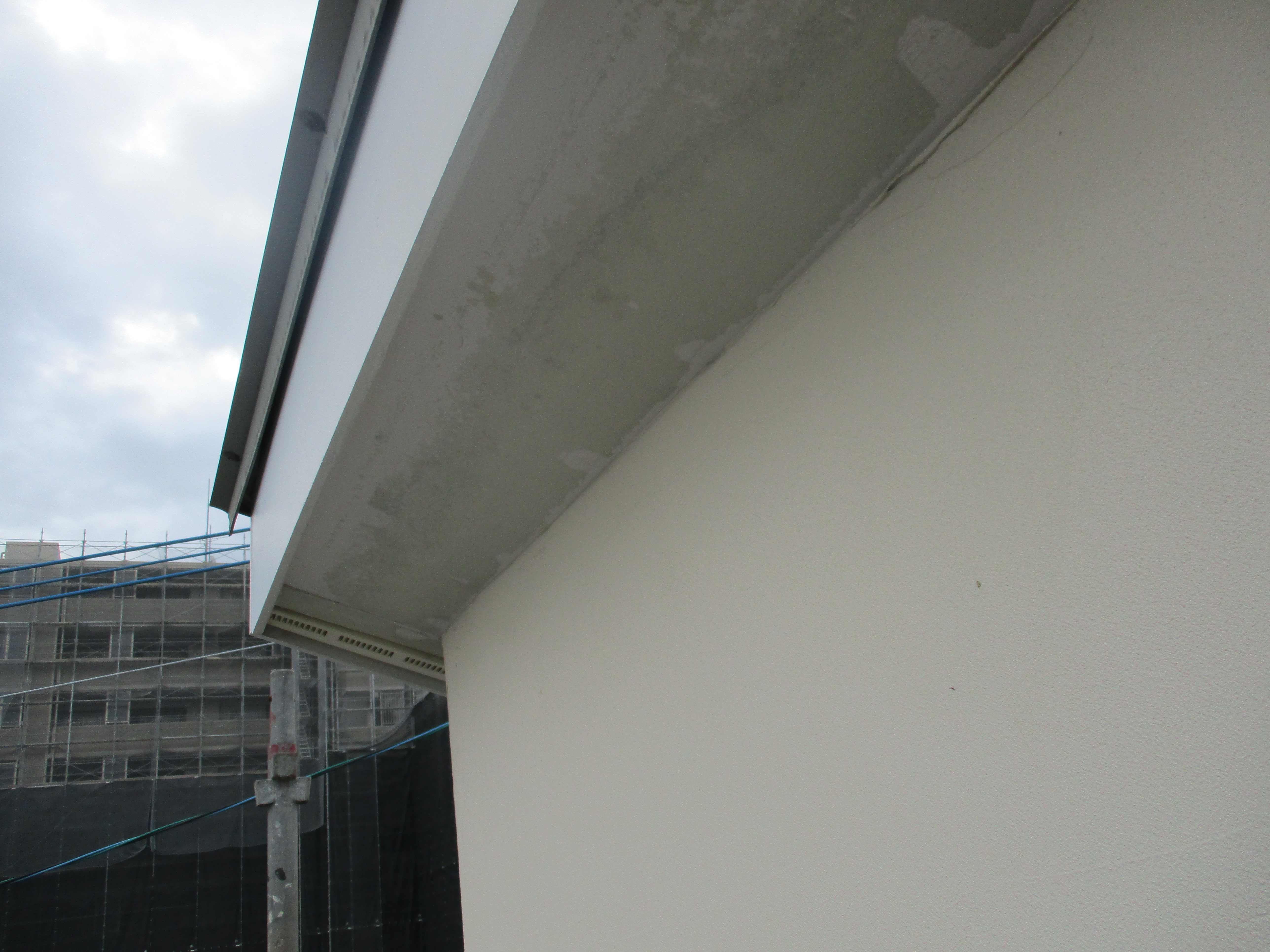 外壁の下地処理 下塗り 雨垂れストッパー 伝い水防止 付帯部の施工 スキザキ塗装 外壁の下地処理 下塗り 雨垂れストッパー 伝い水防止 付帯部の施工 スキザキ塗装