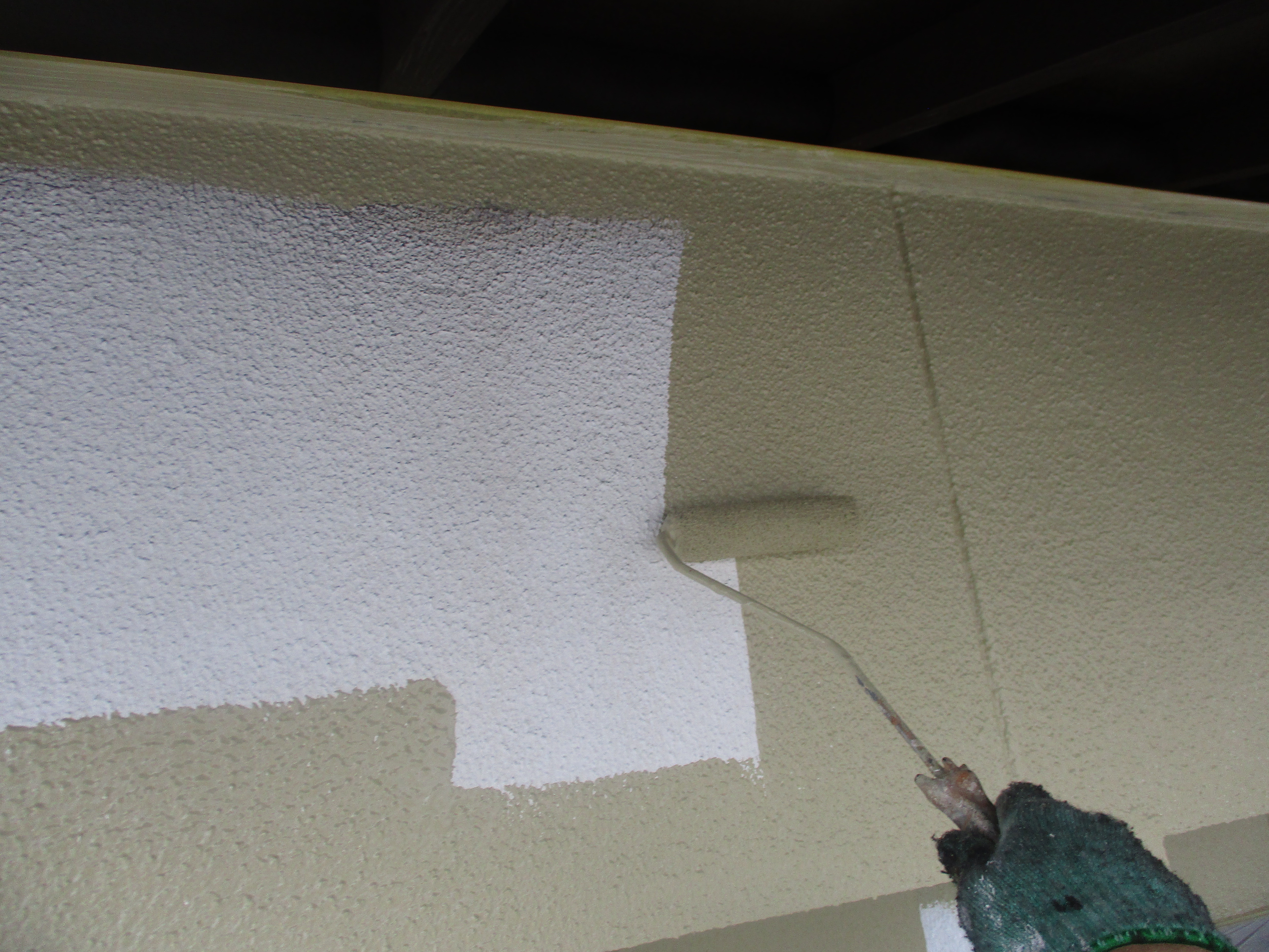 外壁の中塗り 上塗りと屋根の下地処理 下塗り の施工 スキザキ塗装