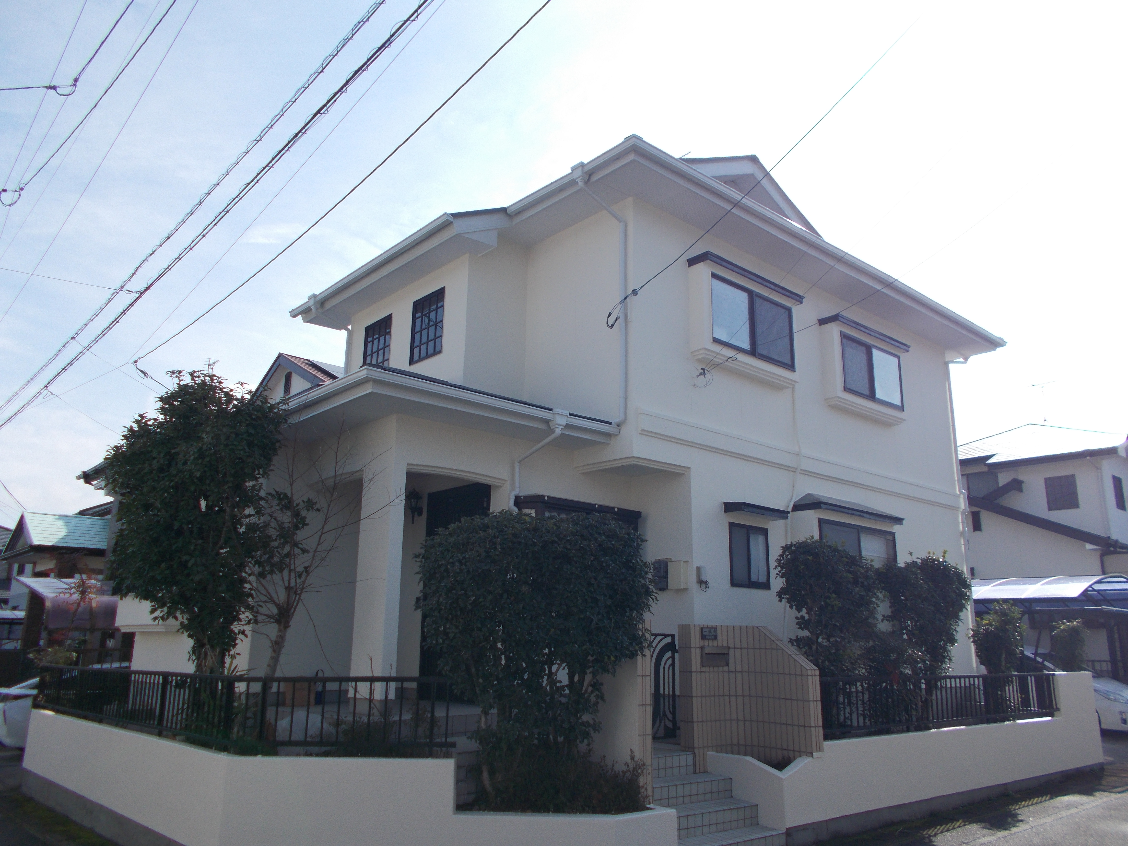 遮熱断熱塗料　GAINA（ガイナ）　クリーム系　25-92B近似色　■１ 特殊セラミック ガイナ（２５－９２Ｂ）仕様｜施工実績｜スキザキ